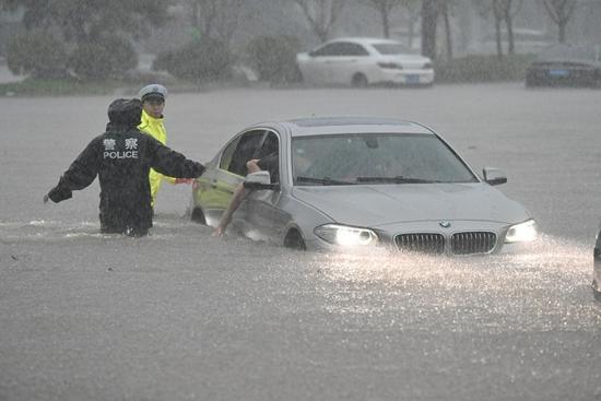2021年7月20日,郑州遭遇持续强降雨。人民视觉 图