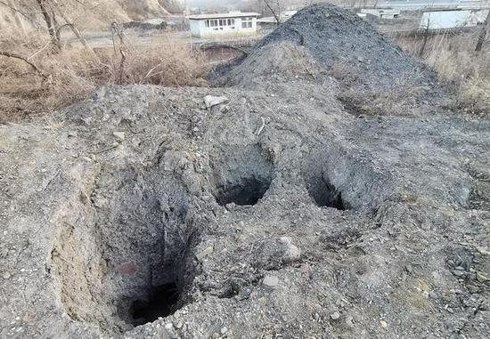 事发黑煤窑附近的大王庄村,2008年被关停取缔的黑煤窑现在的痕迹。新京报记者 李英强 摄