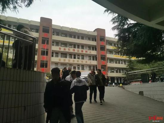 ↑周某婕就读的中学