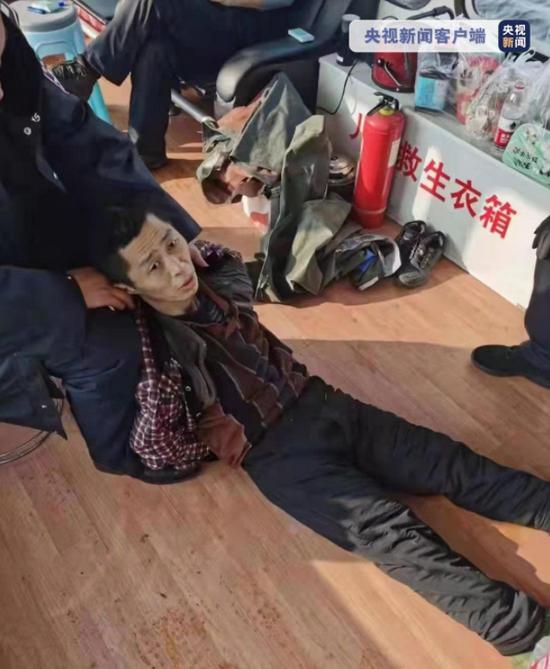 ↑警方抓获朱贤健画面。