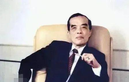 ·罗定邦
