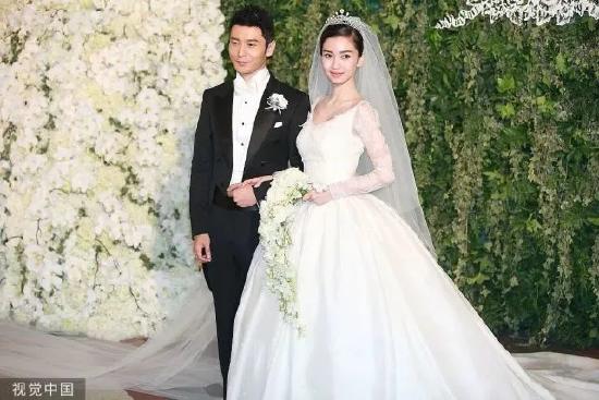 2015年10月,黄晓明与Angelababy在上海举行婚礼,网友戏称:“半个娱乐圈都来参加了”