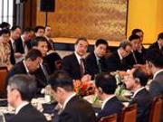 王毅在东京同日外相共同主持第四次经济高层对话