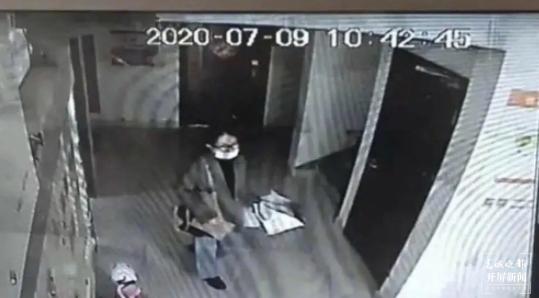 ▲李某月于7月9日独自离开小区