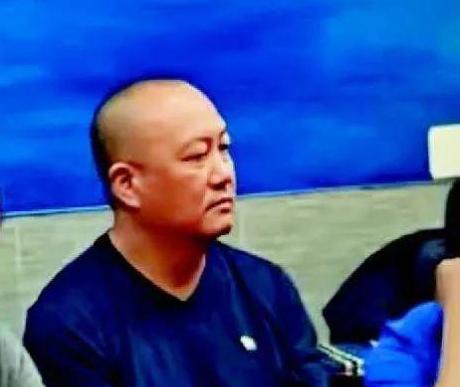 ·聚餐时的郑勇