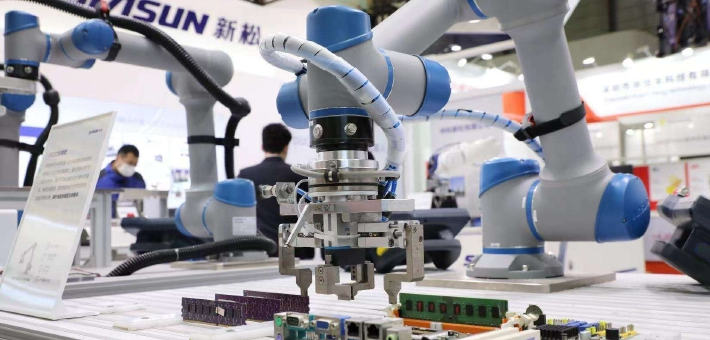 遇见智能 | 工业机器人能干啥？来看天津展现“大手臂”魔力！