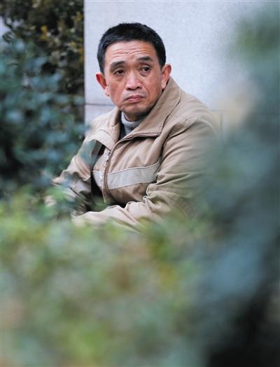 被害者黄洋的父亲黄国强。