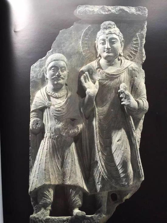 由郭煜阳先生提供的佳士得2013年纽约春拍被买家退回的“新旧拼接”品,两张照片的残缺处、破损处皆一致