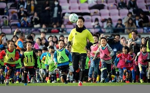 在日本男孩子中,“足球选手”连续6年位列第一