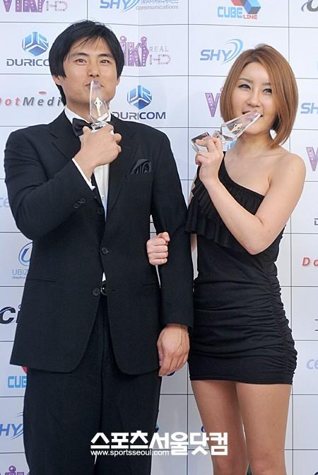 2012年韩国成人电影展,金贤洙获影帝称号