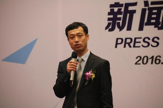 华育国信常务副总裁韩少珑在发布会演讲