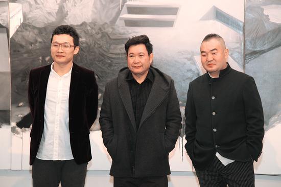 自左至右:策展人段君、艺术家刘芯涛、白盒子艺术馆馆长孙永增
