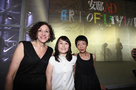 从左至右:康泰纳仕中国区总裁Elizabeth SCHIMEL、《安邸AD》出版人章丽华、《安邸AD》主编王旭