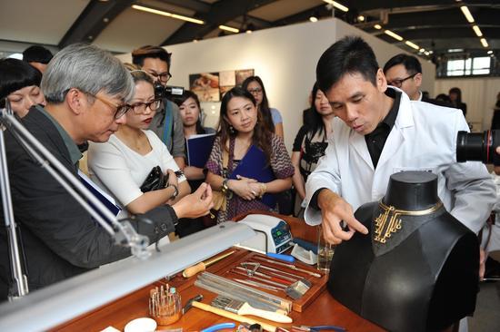 TSL | 谢瑞麟工匠师现场展示并讲解TSL | 谢瑞麟珠宝制作工艺