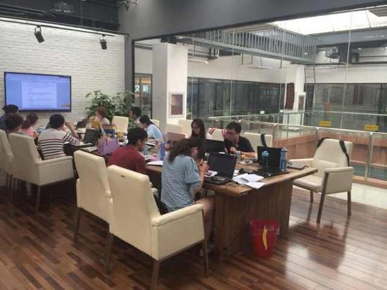易小星创办的万合天宜影视文化有限公司办公室