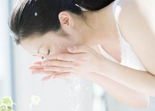 赶走油光泛泛