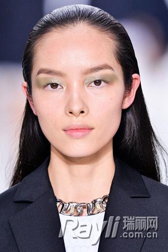 窄眼距型