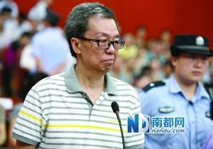广西国发林业造纸有限责任公司总经理安明明接受审判。(图/南都网)