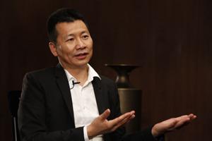美特斯邦威董事长周成建接受新浪财经专访。