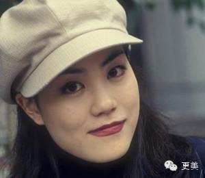 王菲的脸型属于比较宽的,下巴比较方,下颌角也挺大,年轻的时候脸上其实也是肉不少