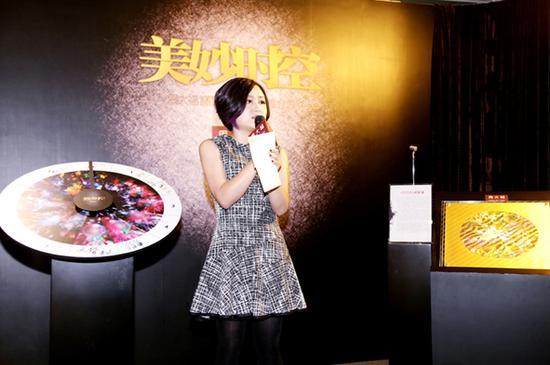 《芭莎珠宝》编辑、珠宝鉴定师刘琴女士现场介绍新品特色