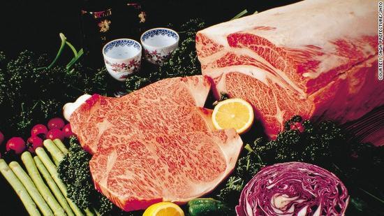 神户牛肉最显著的特点是外表遍布着美丽的大理石纹理