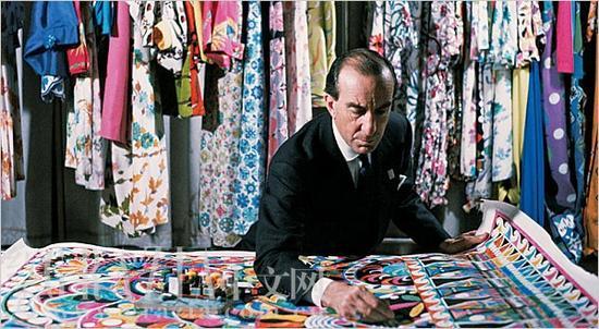 Emilio Pucci 将色彩鲜明的几何印花玩到极致