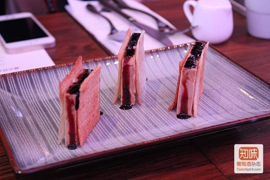 鹅肝批配香料面包