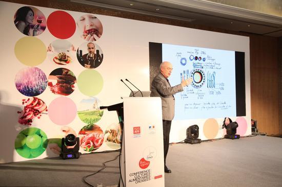 法国社会学家、饮食文化专家、法国国家科学院研究中心研究主任Fischler
