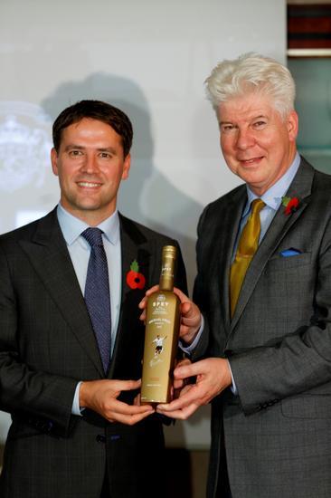 迈克尔 • 欧文(Michael Owen)与SPEY诗贝品牌的哈维特家族总裁麦当强(John Harvey McDonough)于英国伦敦发布全球联名限量版正式上市
