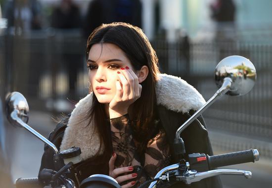 Kendall Jenner 拍摄雅诗兰黛广告幕后花絮
