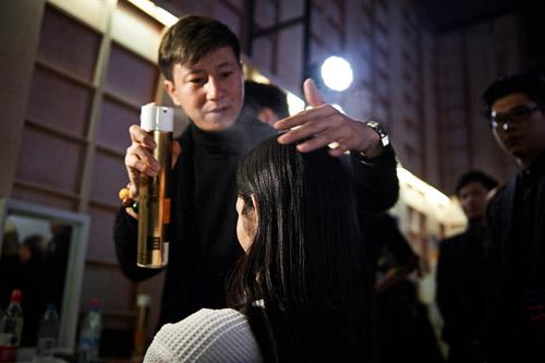 巴黎欧莱雅沙龙专属为此次大秀打造后台造型