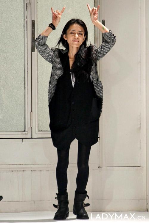 设计师是山本里美 (Limi Yamamoto)