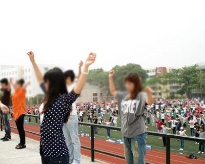 学生感染人群占比约1%