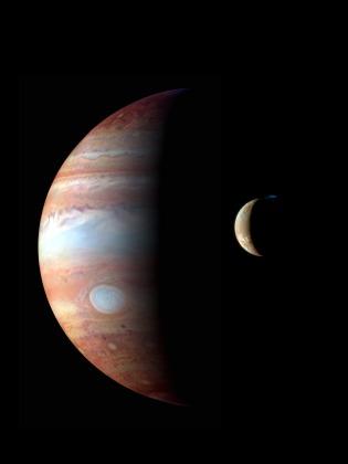 2007年,新视野号探测器飞过木星,拍摄下这张木星和它的卫星——木卫一的合影。