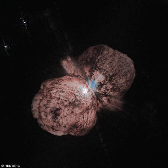 船底η,中国称作“海山二”,有时候也被科学家们叫做“死星”。这是一个距离地球约7500光年外的恒星系统,目前正处于发生超新星爆发的边缘。
