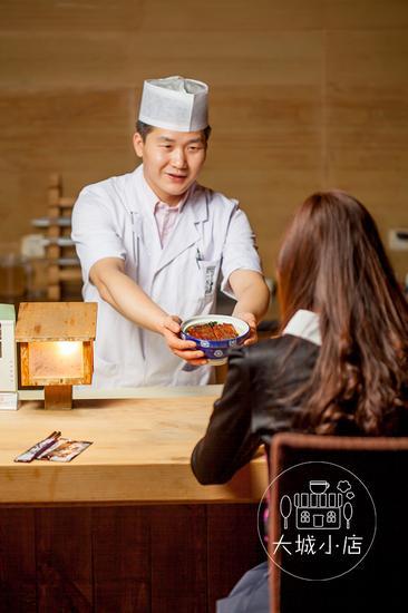 桥场居酒屋厨师长肖欢说吃鳗鱼的最好季节就是夏季