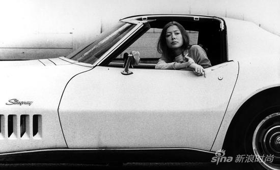 Céline:请来了奶奶作家Joan Didion