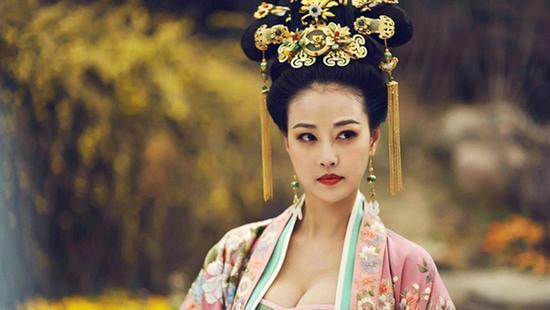 开放的唐朝女性十分注重穿衣打扮