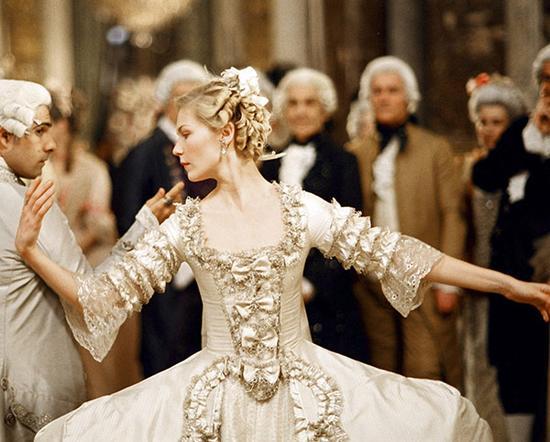 《绝代艳后》中的Kristen Dunst
