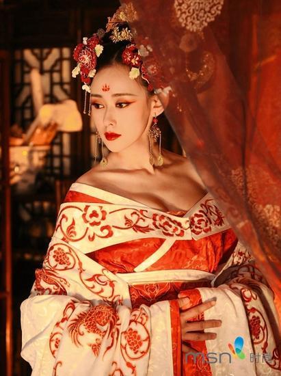 这个男人美过武媚娘 神cos探底“媚娘妆”