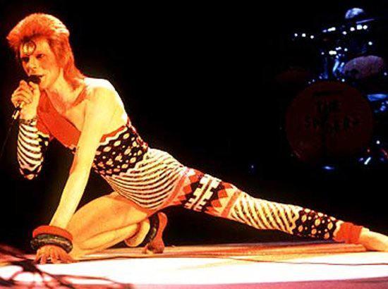 70年代摇滚巨星david bowie着装风格