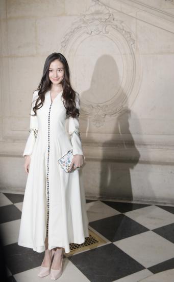 著名女星Angelababy(杨颖) 身着Dior 2015 春夏成衣系列出席发布秀