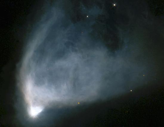 科学家近期提出一种“超光速假象”的思想实验,然而这种想法或许具有实际意义,可以帮助开展对宇宙天体的研究。研究人员认为我们将可以在NGC 2261,也就是哈勃空间望远镜眼中的“变光星云”内见到“光爆”现象。