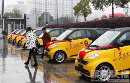 2月2日,一个邵阳地产老板霸气采购40台Smart小车当年终奖。图/潇湘晨报记者 陈正