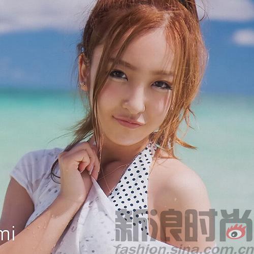 日本女星鸭唇装可爱
