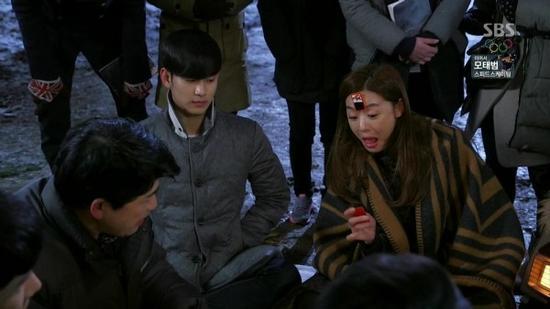 韩国暖男陪女神无聊时打扑克