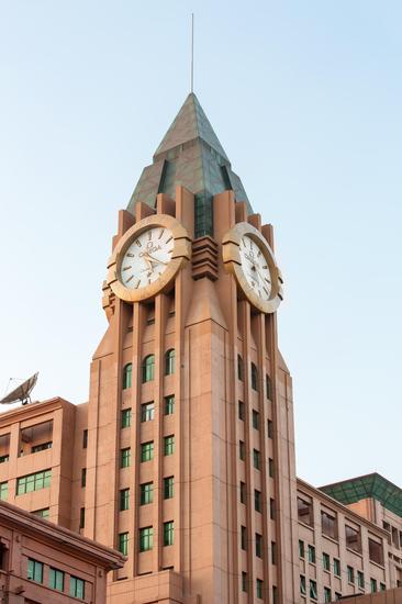 亚洲最大欧米茄时钟亮相北京王府井百货钟楼