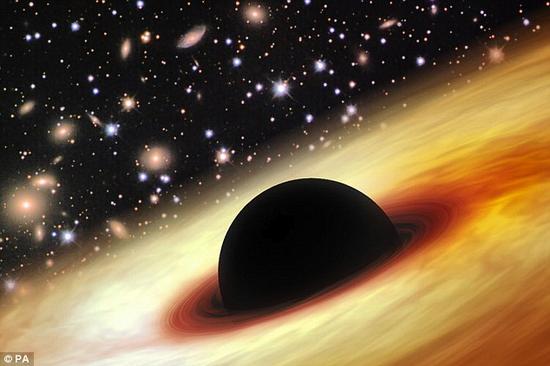 一个由科学家组成的国际科研组在一个遥远类星体的中心发现一个超大质量黑洞(艺术家的构想图显示)。这个类星体是一个拥有强大能量的银河辐射源,其能量输出是太阳的1000万亿倍。