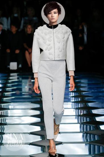 李宇春助阵Balenciaga长裤造型猜想